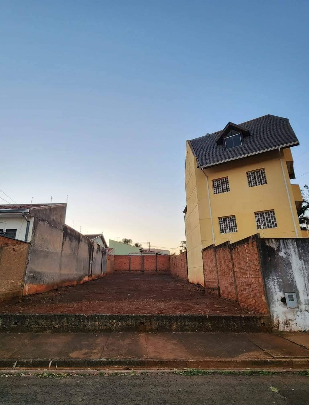 VENDO TERRENO RESIDENCIAL JD DAS GAIVOTAS ( VILA SUCONASA) ARARAQUARA