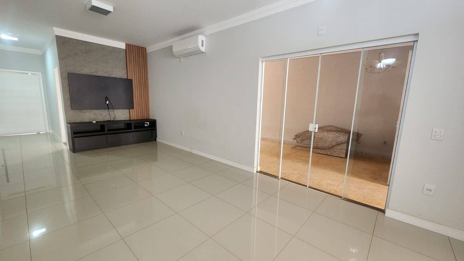 #490 - Casa em condomínio para Locação em Araraquara - SP