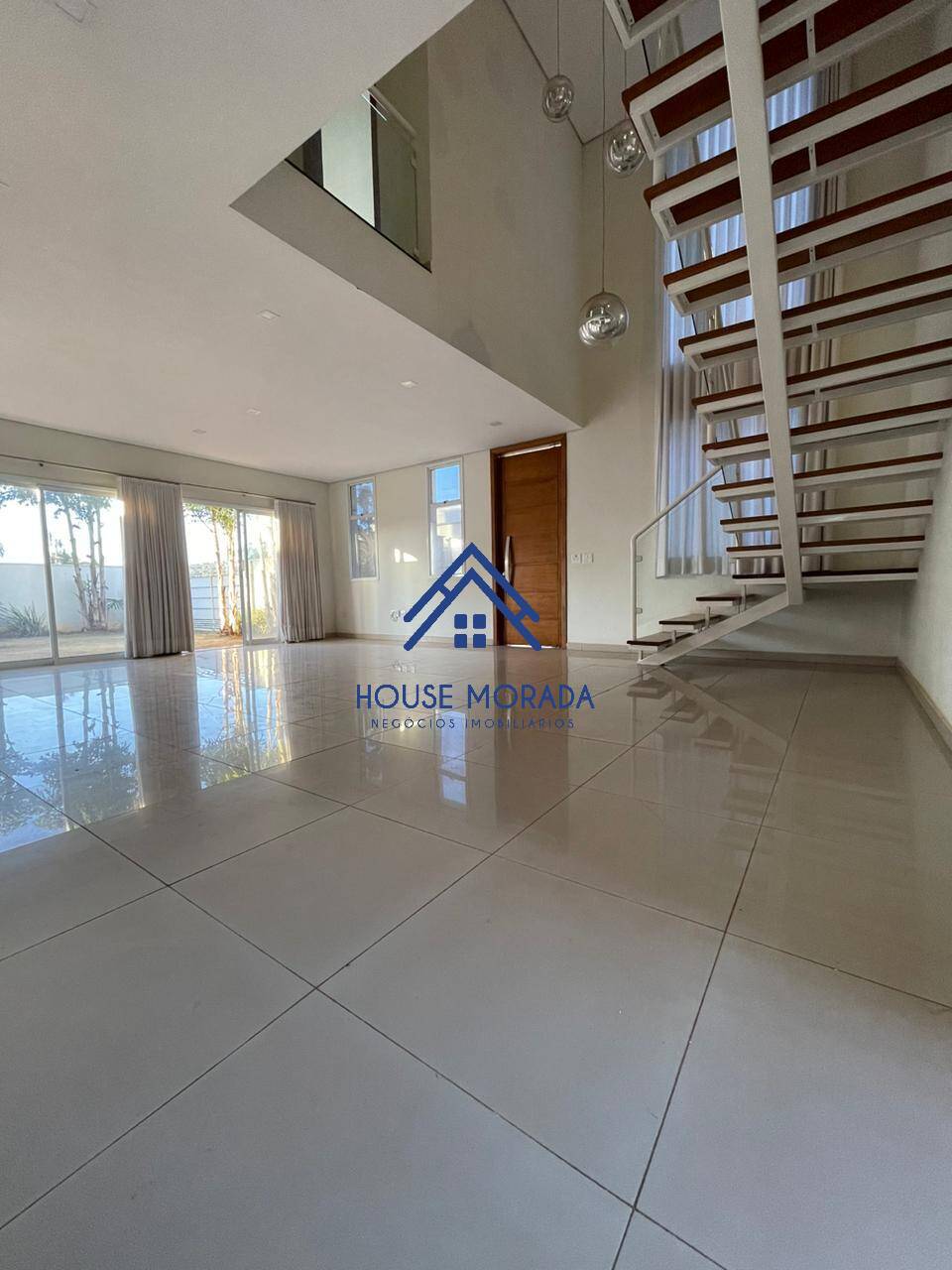 VENDO CASA 03 SUÍTES SENDO 01 MASTER COM CLOSET CONDOMINIO ACÁCIAS AQA SP