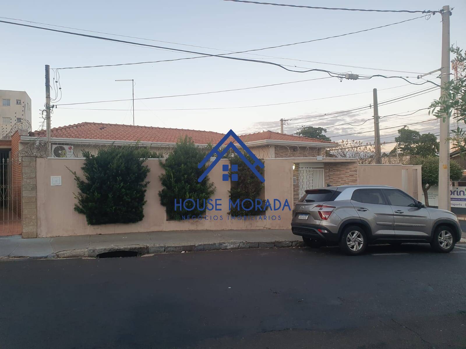 ALUGO CASA ESQUINA 03 DORMITÓRIOS PARA FINS COMERCIAIS OU RESID CENTRO AQA