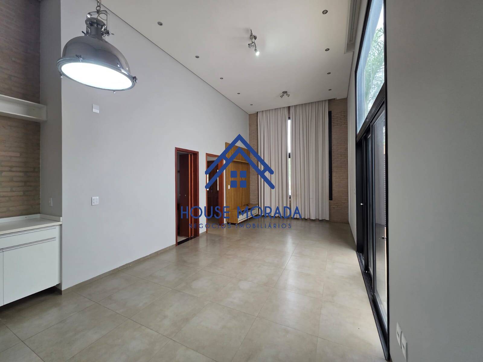 VENDO OU ALUGO CASA 04 DORMITÓRIOS CONDOMÍNIO VILLAGE DAMHA II AQA SP