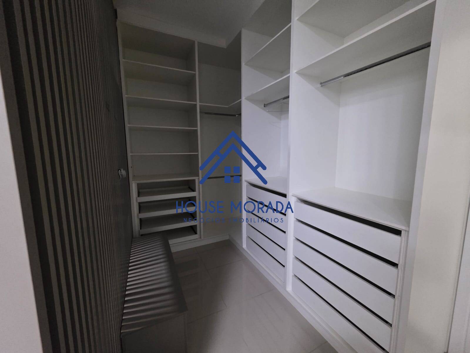 ALUGO CASA ESQUINA 03 SUÍTES C/CLOSET CONDOMÍNIO VILLAGE DAMHA II AQA
