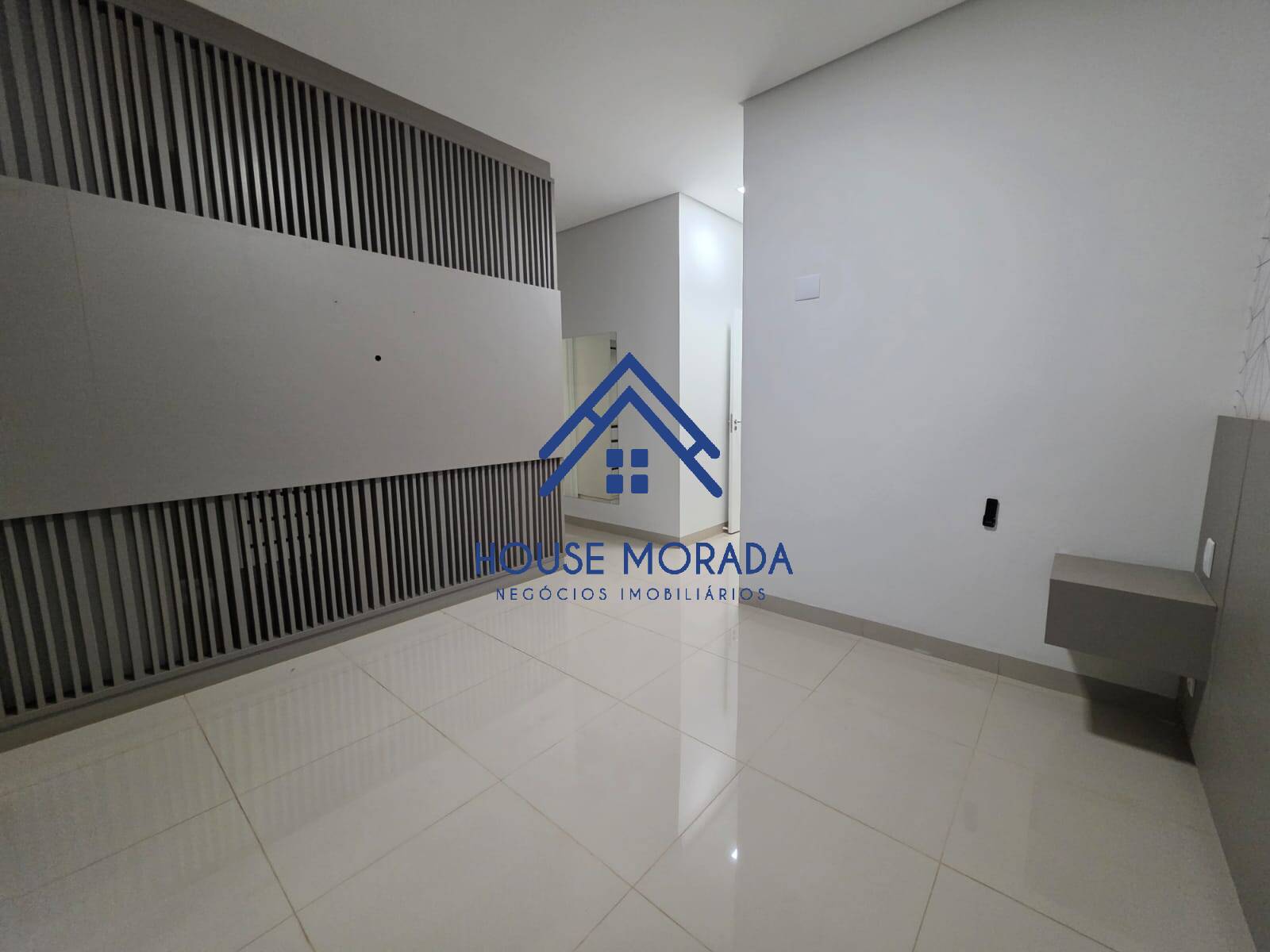 ALUGO CASA ESQUINA 03 SUÍTES C/CLOSET CONDOMÍNIO VILLAGE DAMHA II AQA