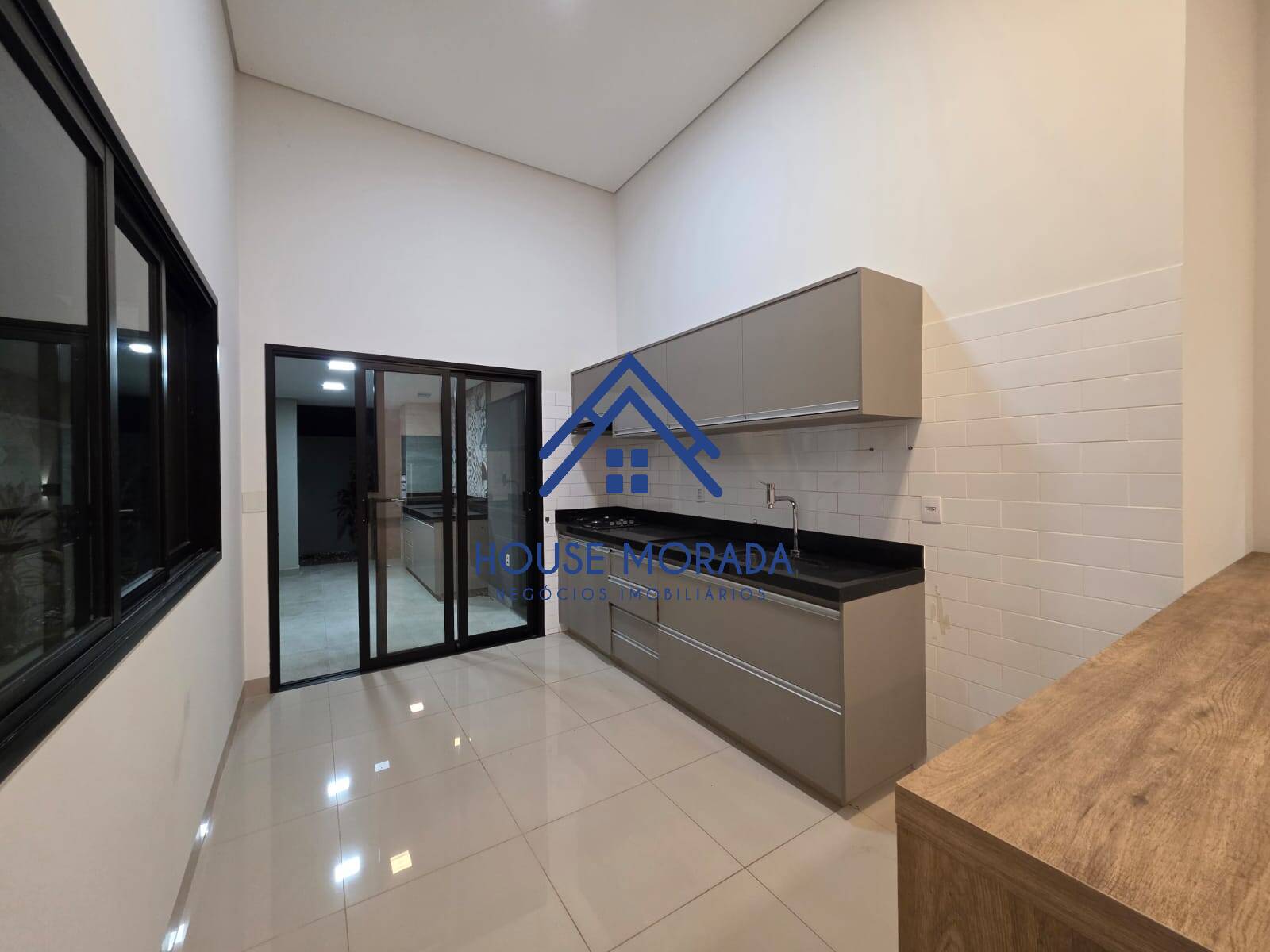 ALUGO CASA ESQUINA 03 SUÍTES C/CLOSET CONDOMÍNIO VILLAGE DAMHA II AQA