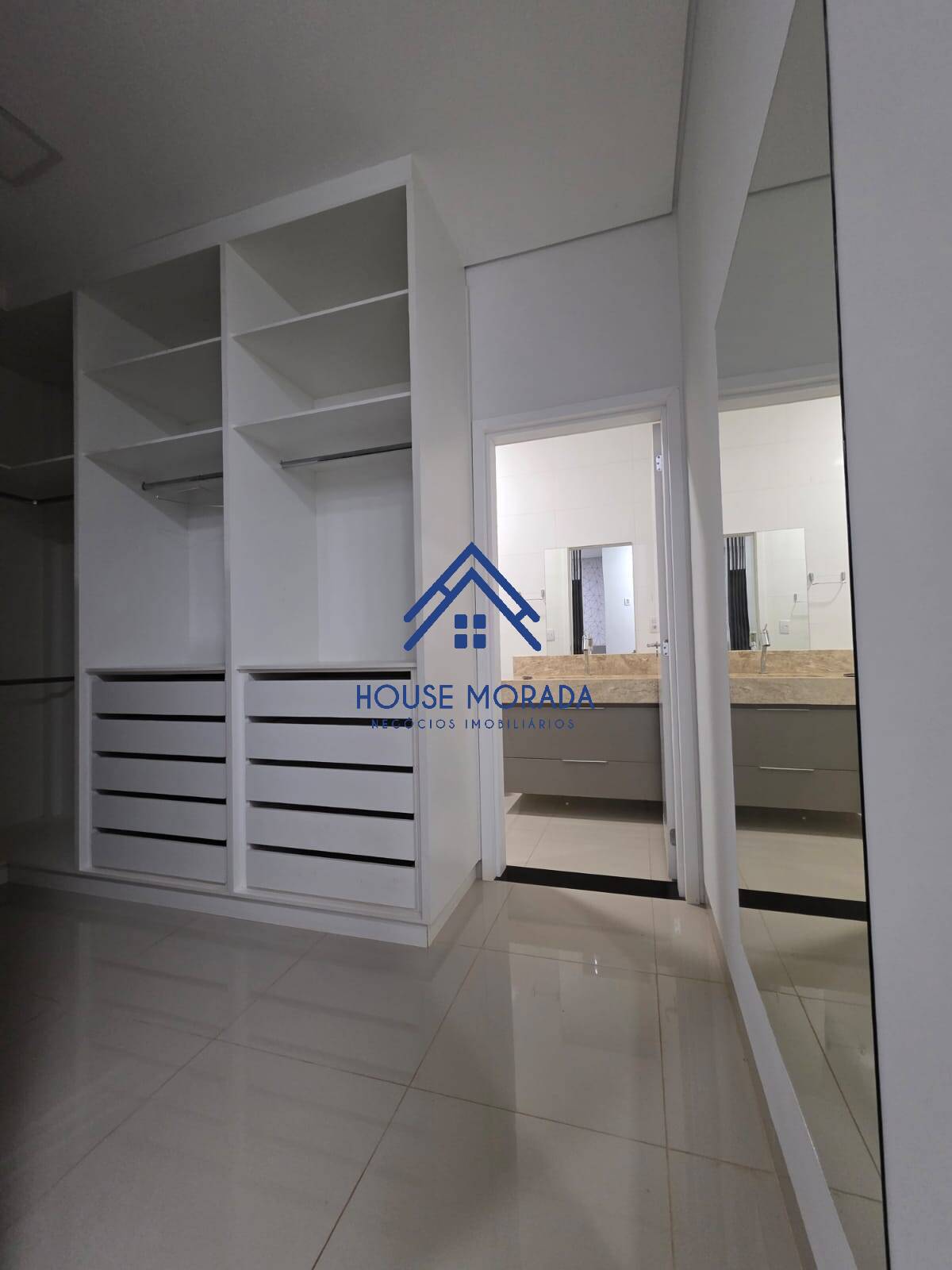 ALUGO CASA ESQUINA 03 SUÍTES C/CLOSET CONDOMÍNIO VILLAGE DAMHA II AQA