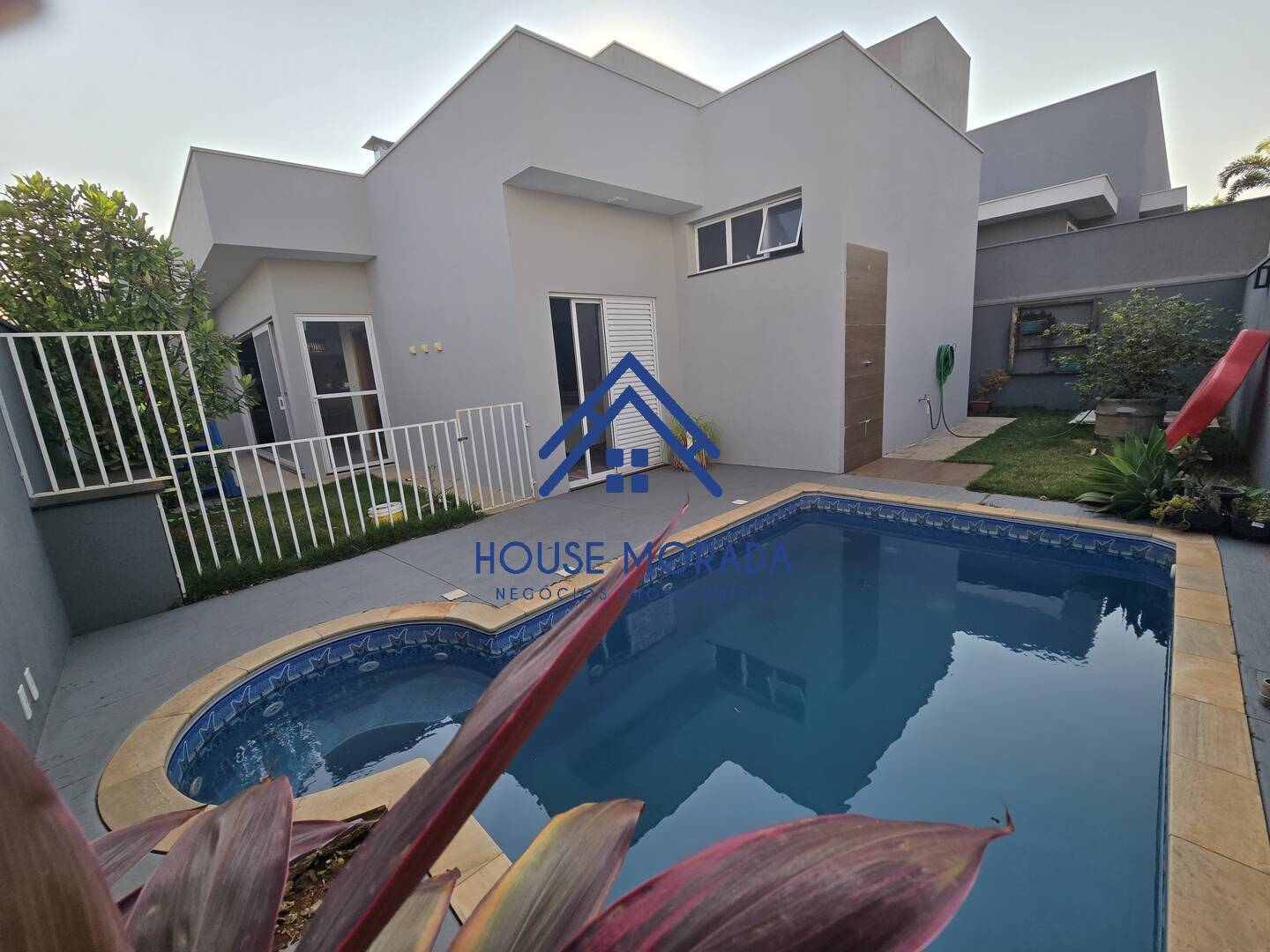 VENDO CASA, 3 DORMIT, SENDO 1 SUITE, 1 DEMI SUITE, COND QUINTA DOS TIPUANAS
