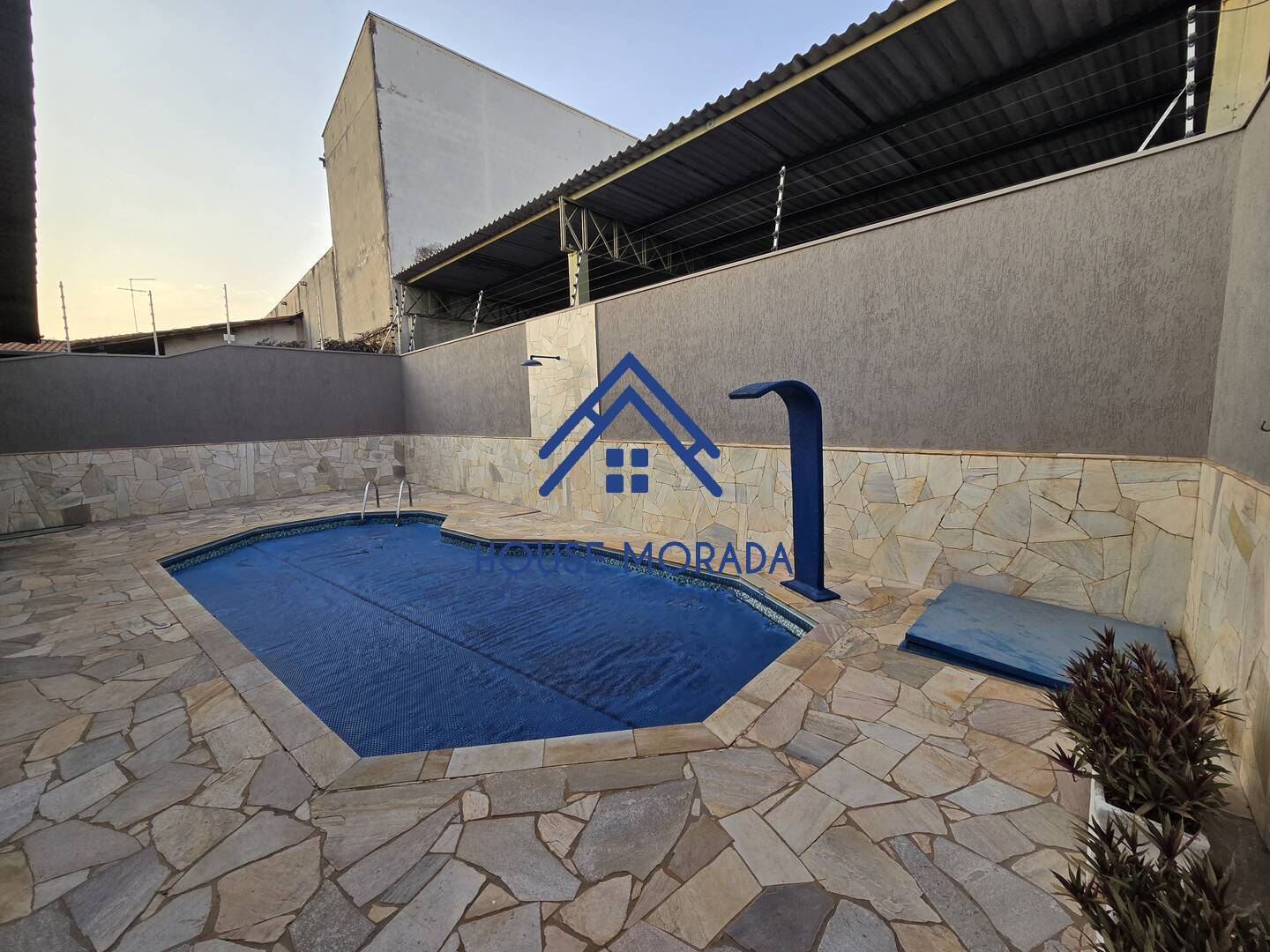 VENDO CASA, ALTO PADRÃO, 4 DORM, SENDO 02 SUÍTES C/PISCINA, ARARAQUARA/SP