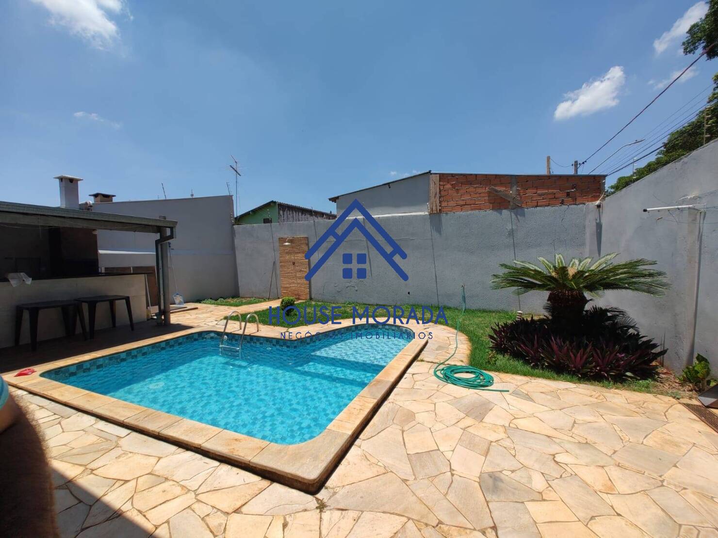 VENDO CASA 02 DORMIT SENDO 1 SUÍTE C/ PISCINA JD IGUATEMI ARARAQUARA SP