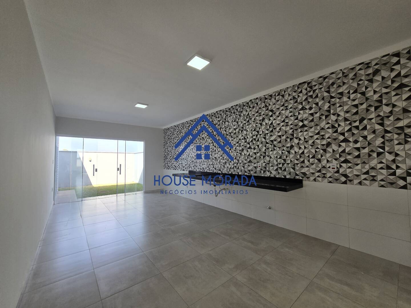 VENDO CASA 3 DORMITORIOS, SENDO 1 SUITE, COND BELLA VITTA